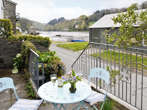 2 bedroom accommodation in Lerryn