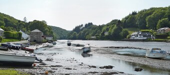 2 bedroom accommodation in Lerryn