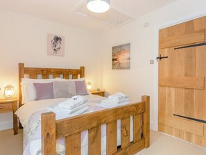 3 bedrooms, Egyptian cotton sheets, free WiFi, bed sheets - 3 bedroom accommodation in Ashford-in-the-Water, near Bakewell (Ashford-in-the-Water, near Bakewell)