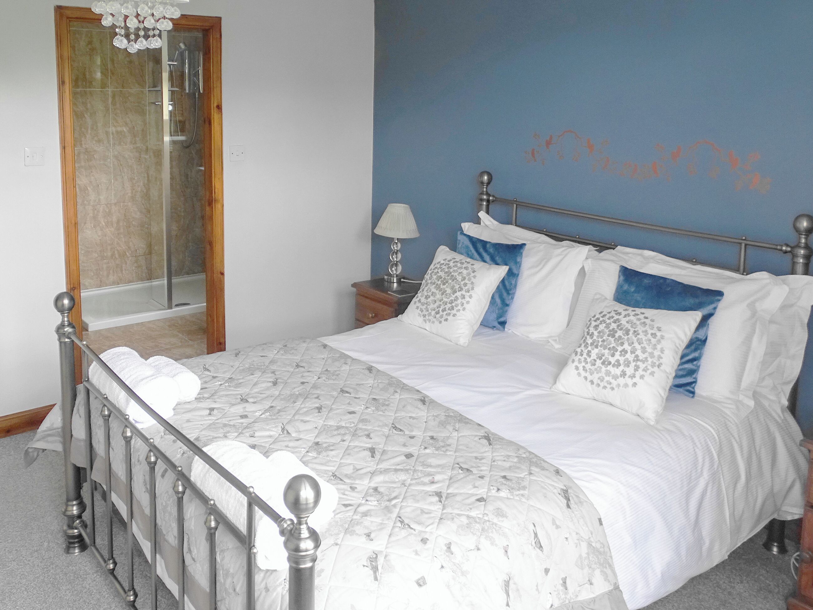 3 habitaciones, wifi gratis y ropa de cama 