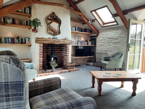 Fireplace - 3 bedroom accommodation in East Prawle (East Prawle)