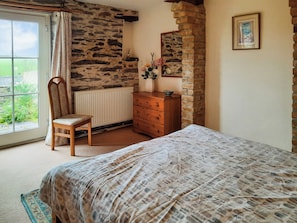 3 bedrooms, free WiFi, bed sheets