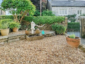 Property grounds - 1 bedroom accommodation in Giggleswick, near Settle (Giggleswick, near Settle)