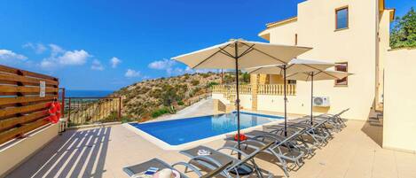 Villa (4 Bedrooms) | Fasade