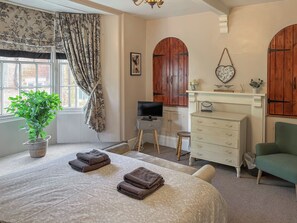 4 bedrooms, free WiFi, bed sheets