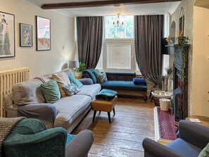 TV, fireplace - 4 bedroom accommodation in Bridlington (Bridlington)