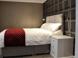 2 bedrooms, free WiFi, bed sheets - 2 bedroom accommodation in Oxenhope, near Haworth (Oxenhope, near Haworth)