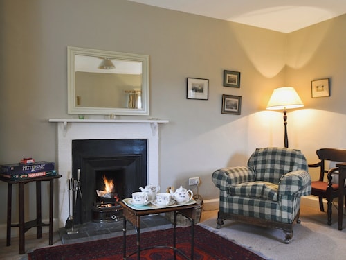2 bedroom accommodation in Oakley, near Dunfermline