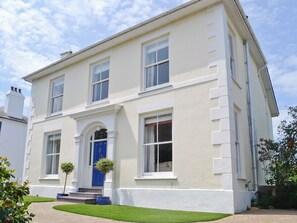 Exterior - 4 bedroom accommodation in Aberaeron (Aberaeron)