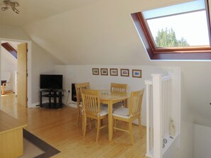Dining - 1 bedroom accommodation in Upton (Upton)