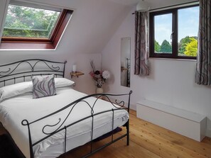 1 bedroom, free WiFi, bed sheets - 1 bedroom accommodation in Upton (Upton)