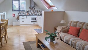 A loft-style apartment with a kitchen, dining area, and living room. - 1 bedroom accommodation in Upton (Upton)