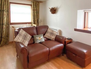 TV, fireplace - 1 bedroom accommodation in Drumnadrochit, near Loch Ness (Drumnadrochit, near Loch Ness)