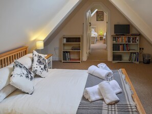 3 bedrooms, free WiFi, bed sheets - 3 bedroom accommodation in Shilbottle, near Alnwick (Shilbottle, near Alnwick)
