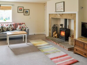 Fireplace - 3 bedroom accommodation in Shilbottle, near Alnwick (Shilbottle, near Alnwick)