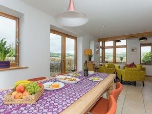 Dining - 2 bedroom accommodation in Luddendenfoot, near Hebden Bridge (Luddendenfoot, near Hebden Bridge)