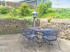 Outdoor dining - 2 bedroom accommodation in Luddendenfoot, near Hebden Bridge (Luddendenfoot, near Hebden Bridge)