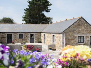 Exterior - Eglos Derry Farm Cottage - E4597 (Gunwalloe, near Helston)
