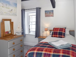 3 bedrooms, free WiFi, bed sheets - 3 bedroom accommodation in Llanarth, near New Quay (Llanarth, near New Quay)