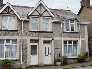 Exterior - 3 bedroom accommodation in Criccieth, near Porthmadog (Criccieth, near Porthmadog)