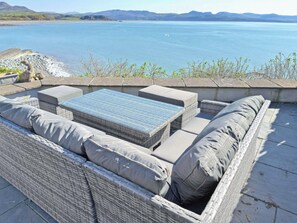 Terrace/patio - 3 bedroom accommodation in Criccieth, near Porthmadog (Criccieth, near Porthmadog)