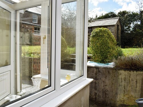 2 bedroom accommodation in Llangadog, near Llandeilo