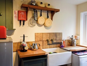 Dishwasher, cookware/dishes/utensils