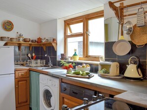 Dishwasher, cookware/dishes/utensils, freezer