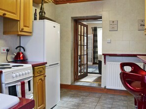 Dishwasher, cookware/dishes/utensils