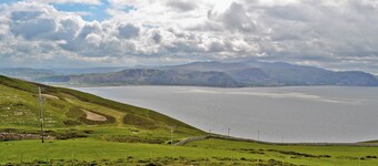 Stable Barn - HW7591