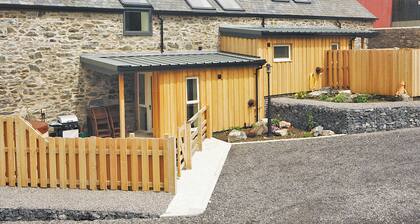 Stable Barn - HW7591