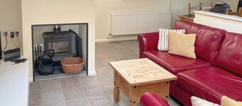 Stable Barn - HW7591