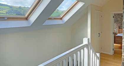 Stable Barn - HW7591