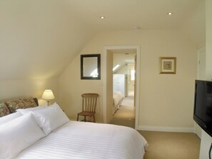 4 bedrooms, free WiFi, bed sheets