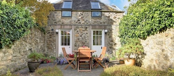2 bedroom accommodation in Linlithgow, near Edinburgh