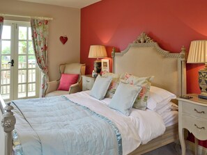 4 bedrooms, free WiFi, bed sheets