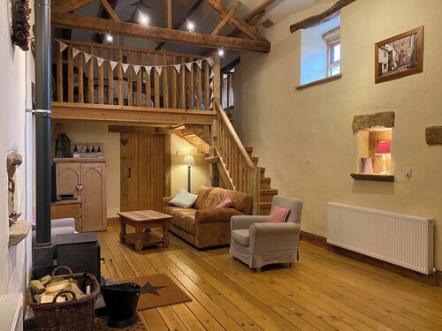 Panoramic countryside views can be savoured from this barn conversion.