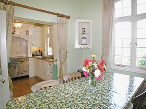Dining - Luppincott Chambers - HPPS (Webbery, near Bideford)