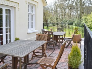 Outdoor dining - Luppincott Chambers - HPPS (Webbery, near Bideford)