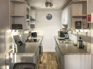 Cookware/dishes/utensils - This pet-friendly bungalow is just a short walk from the beach at Beadnell. (Beadnell)