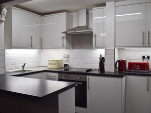 Cookware/dishes/utensils