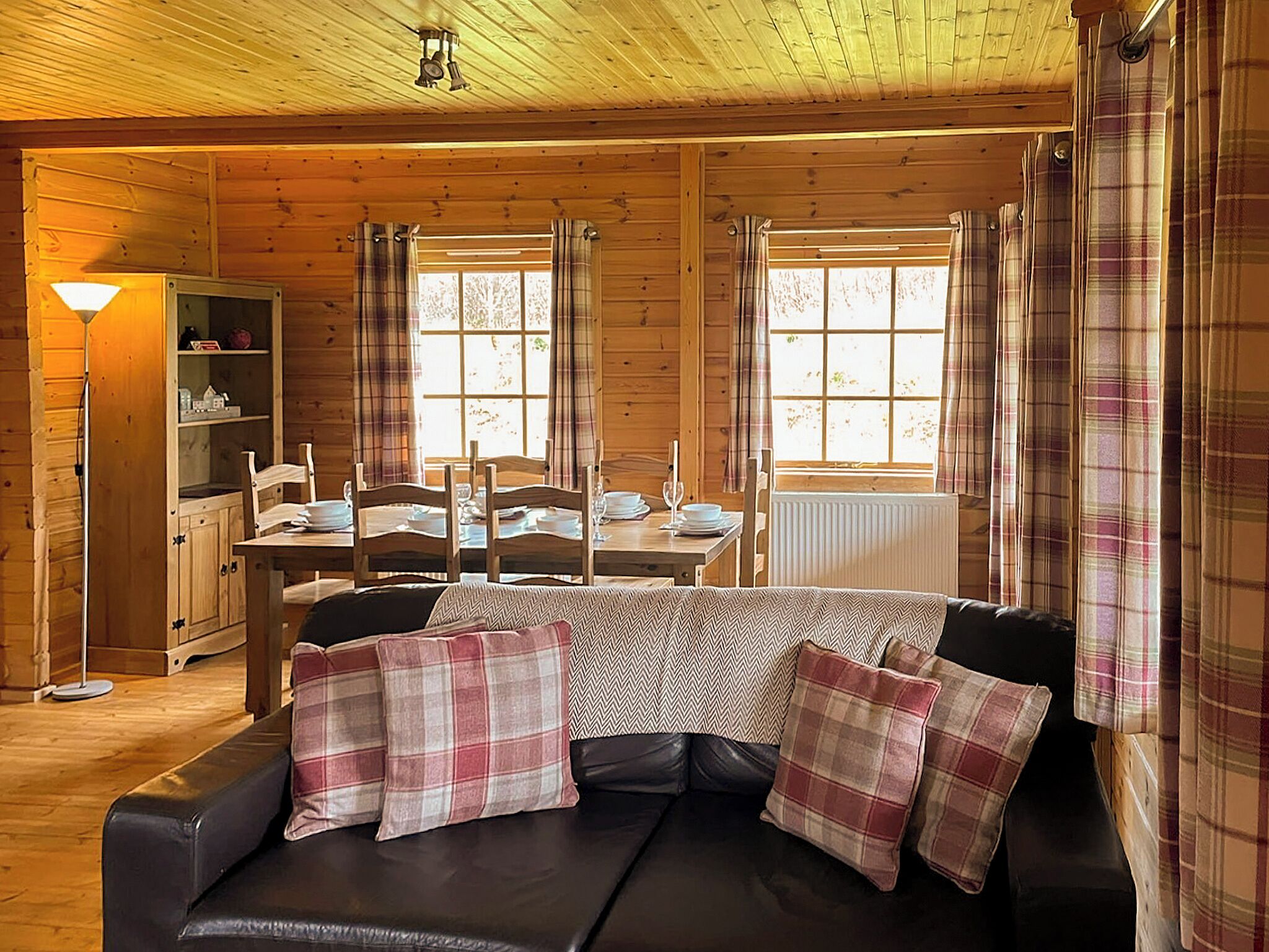 Sun Rise Lodge No 10 - Hw7655 - Harlech