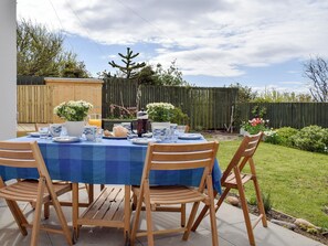 Outdoor dining - 4 bedroom accommodation in St Monans, near Anstruther (St Monans, near Anstruther)