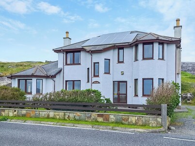 4 bedroom accommodation in East Kilbride, near Lochboisdale, South Uist
