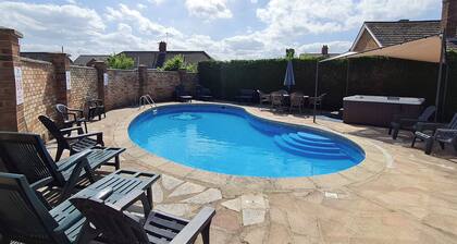 5 bedroom accommodation in Aylsham