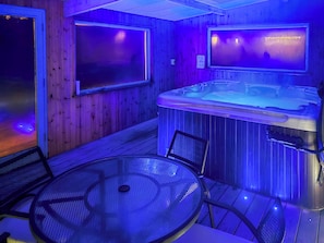Indoor spa tub