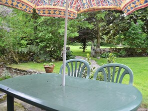 Outdoor dining - 1 bedroom accommodation in Atlow, near Carsington (Atlow, near Carsington)