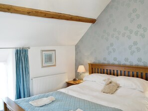 2 bedrooms, free WiFi, bed sheets - 2 bedroom accommodation in Helmsley, York (Helmsley, York)