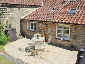 Outdoor dining - 2 bedroom accommodation in Helmsley, York (Helmsley, York)