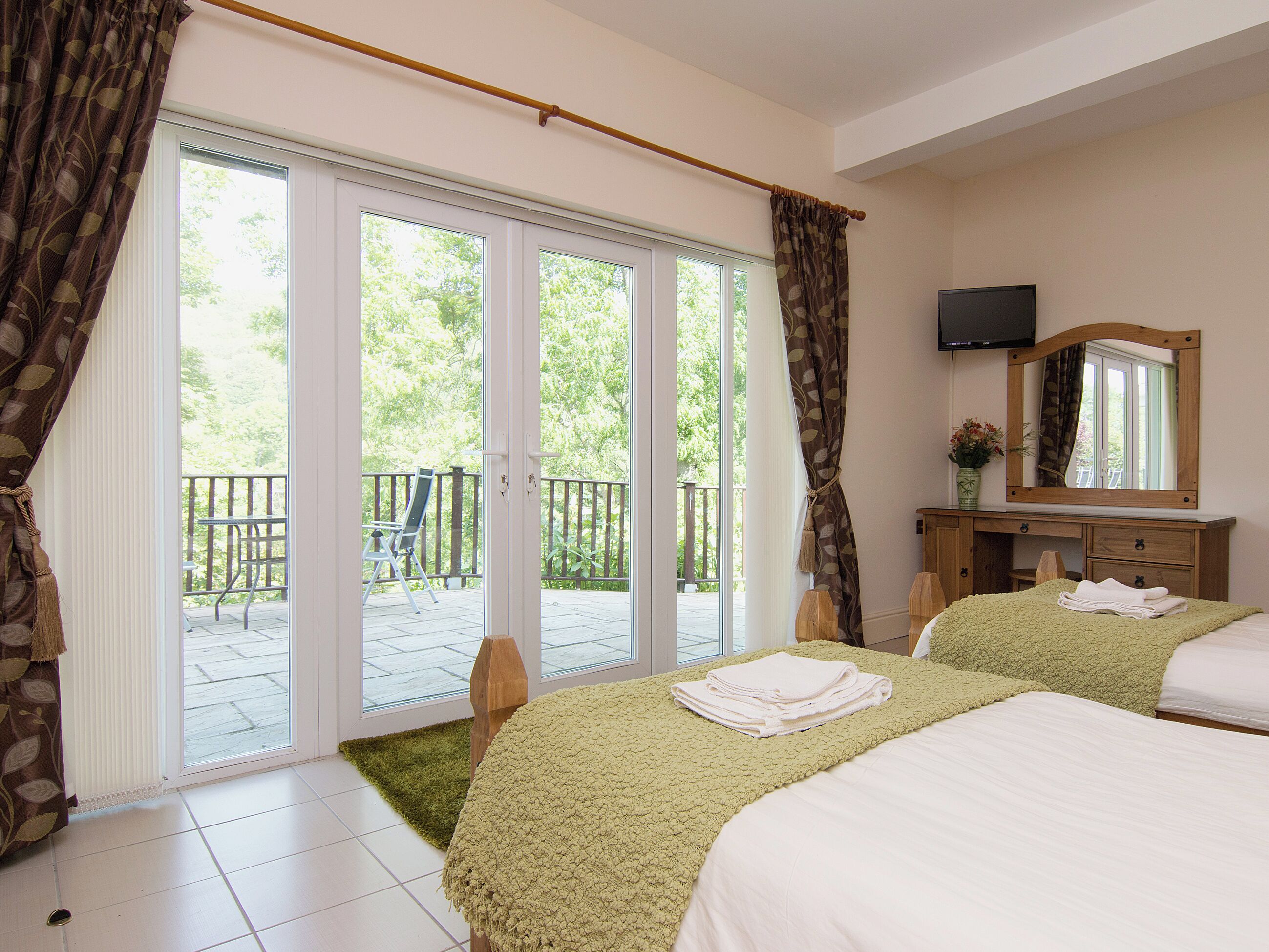 6 bedrooms, free WiFi, bed sheets